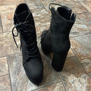 SoMe sz7.5 Black Suede Boot Heels